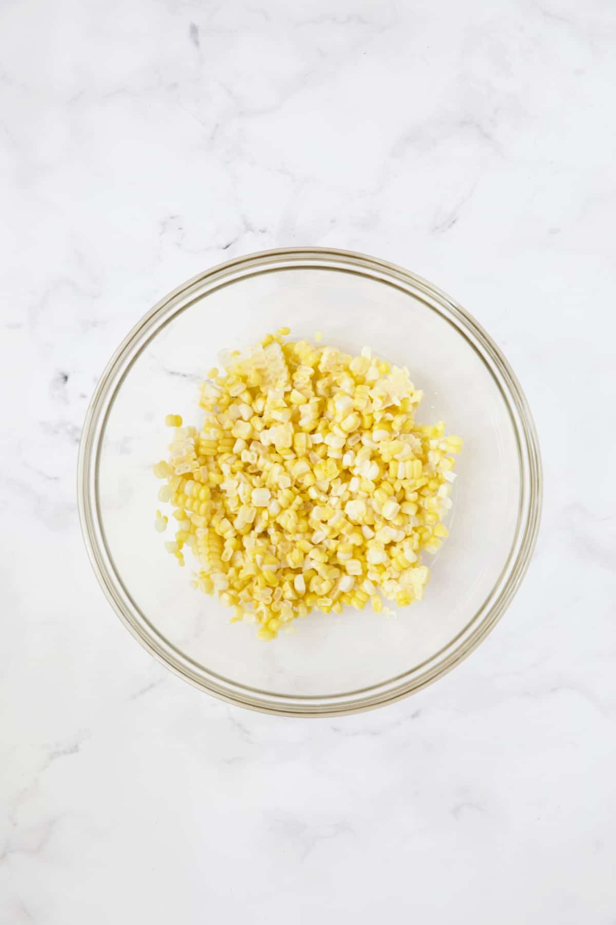 Fresh corn kernels in glass bowl.